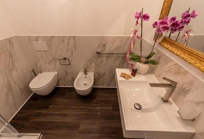 اتاق لوکس با تخت بزرگ, Amy Rooms