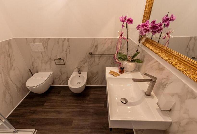 اتاق لوکس با تخت بزرگ, Amy Rooms