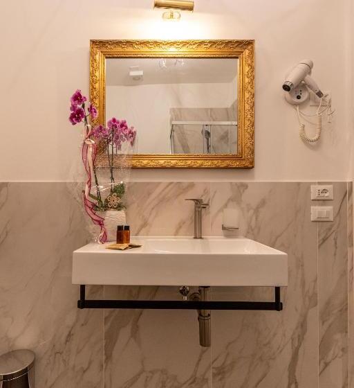 اتاق لوکس با تخت بزرگ, Amy Rooms