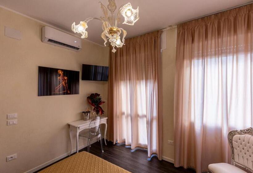 اتاق لوکس با تخت بزرگ, Amy Rooms
