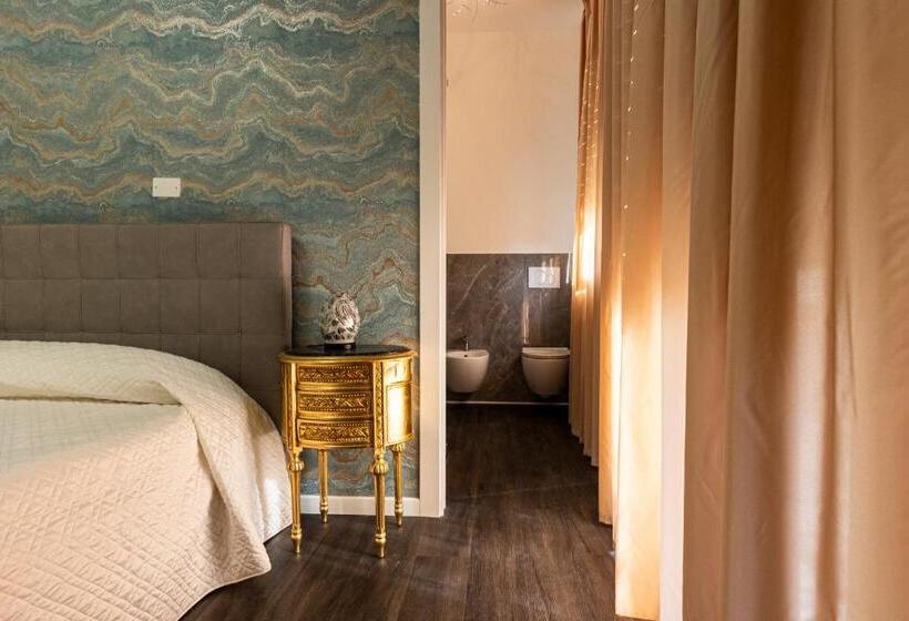 اتاق لوکس, Amy Rooms