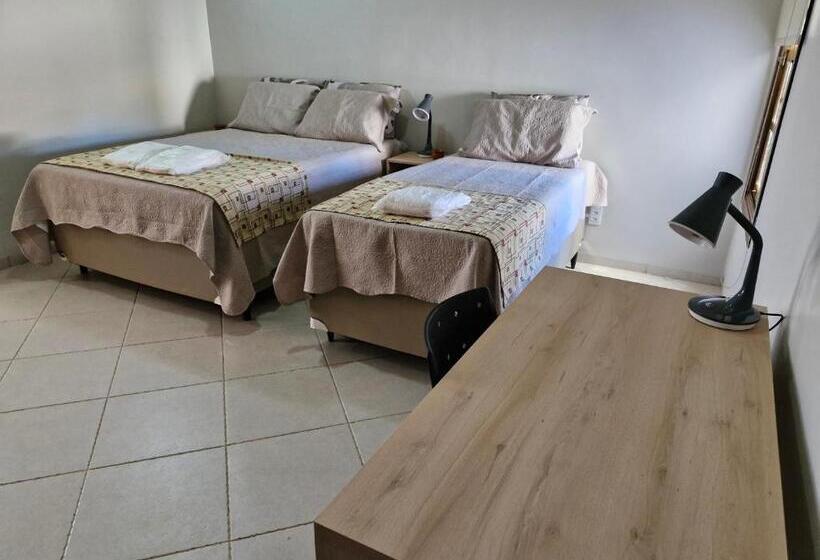 プールの見えるスタンダードトリプルルーム, Pousada Solar Dos Pássaros