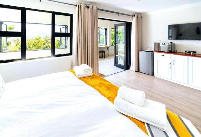 デラックススタジオ, Sunnymeade Guest House