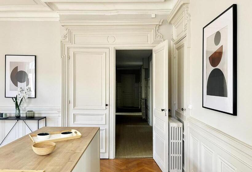 غرفة قياسية مزوَّدة بشُرفة, Appartement Colodge   Fourneyron