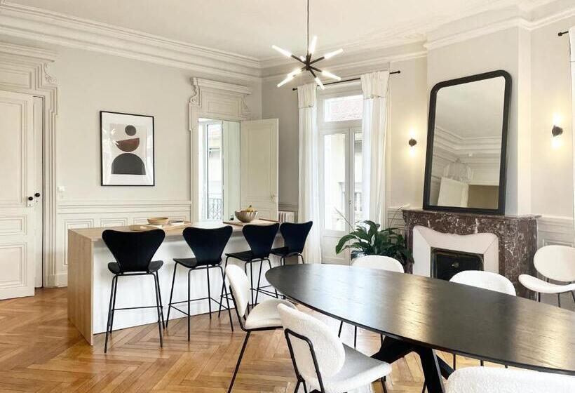 غرفة قياسية مزوَّدة بشُرفة, Appartement Colodge   Fourneyron