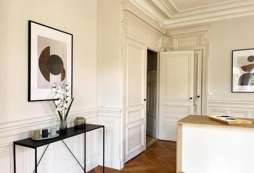 غرفة قياسية مزوَّدة بشُرفة, Appartement Colodge   Fourneyron