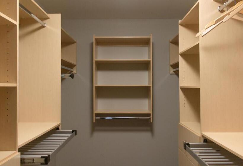 غرفة قياسية مزوَّدة بجاكوزي, Welcome Home