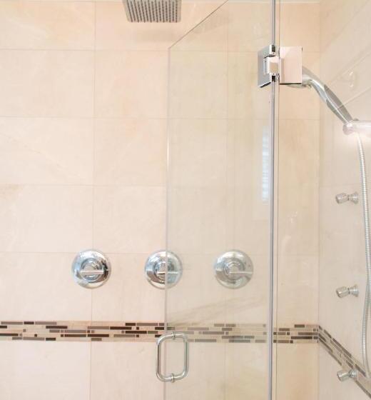 غرفة قياسية مزوَّدة بجاكوزي, Welcome Home