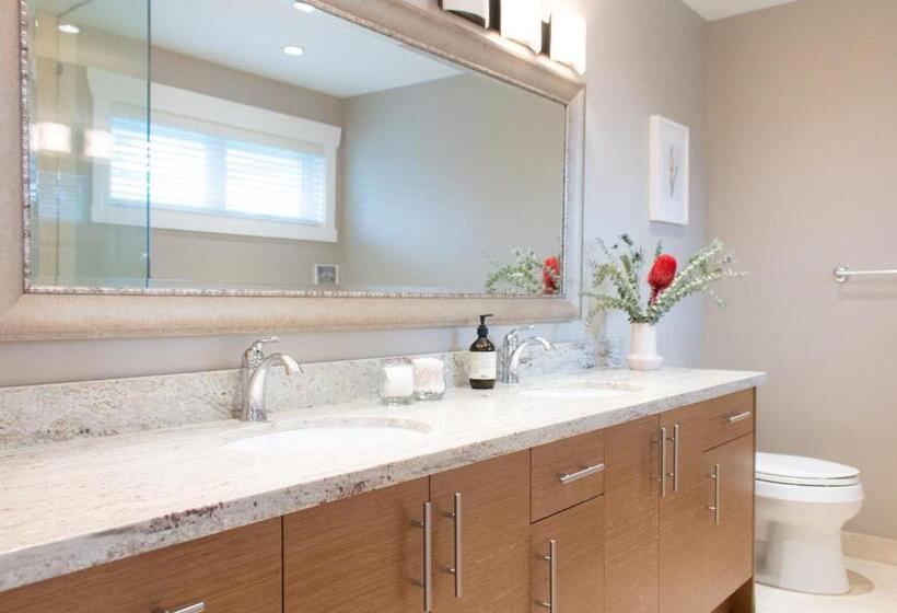 غرفة قياسية مزوَّدة بجاكوزي, Welcome Home