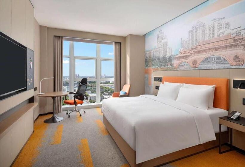 带大床的豪华间, Days Hotel By Wyndham Chengdu Wenjiang