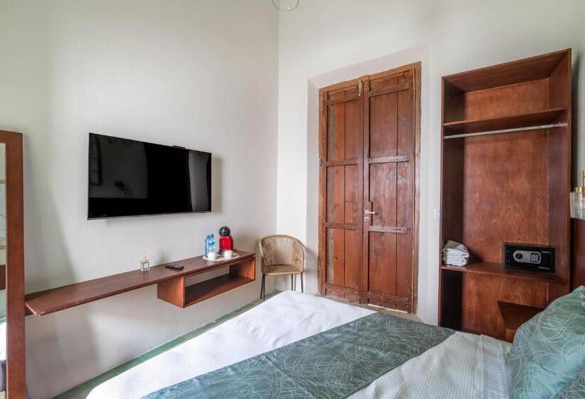 סוויטה, Boutique Santa Elena