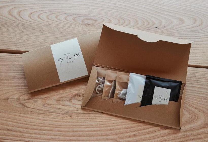 חדר משפחתי דלוקס, Soneka