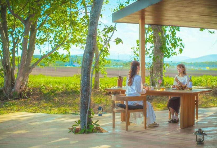 חדר משפחתי דלוקס, Soneka