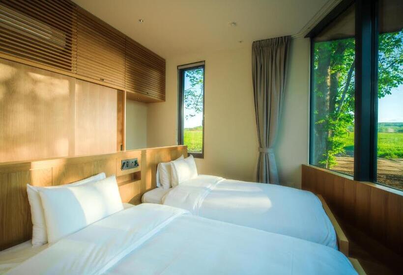 חדר דלוקס לארבעה, Soneka