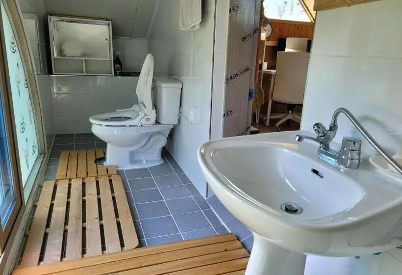 スタンダード4人部屋, Buan Gureum Hosu Maeul Badagaboineun Jib
