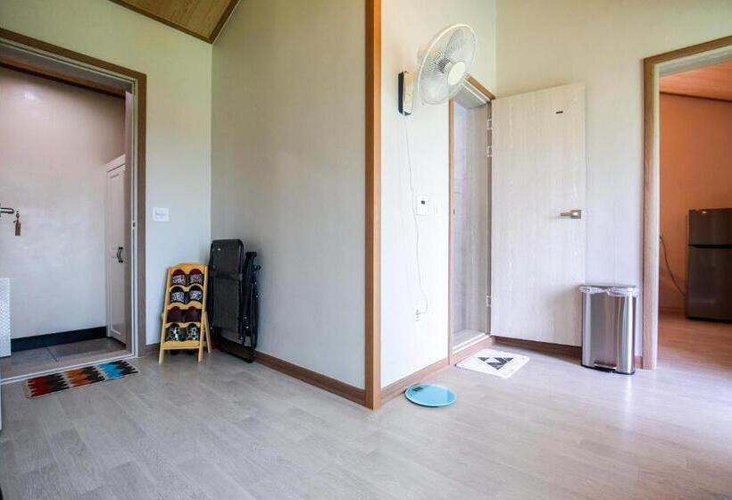 Quarto Quádruplo Standard, Poolip Family House