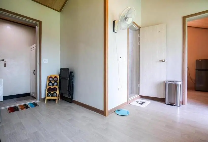 اتاق استاندارد چهار تخته, Poolip Family House