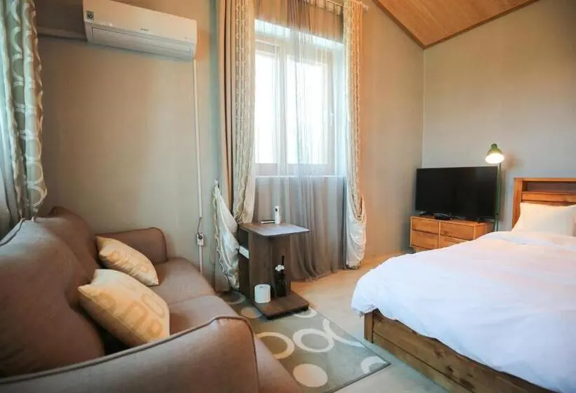 اتاق استاندارد چهار تخته, Poolip Family House