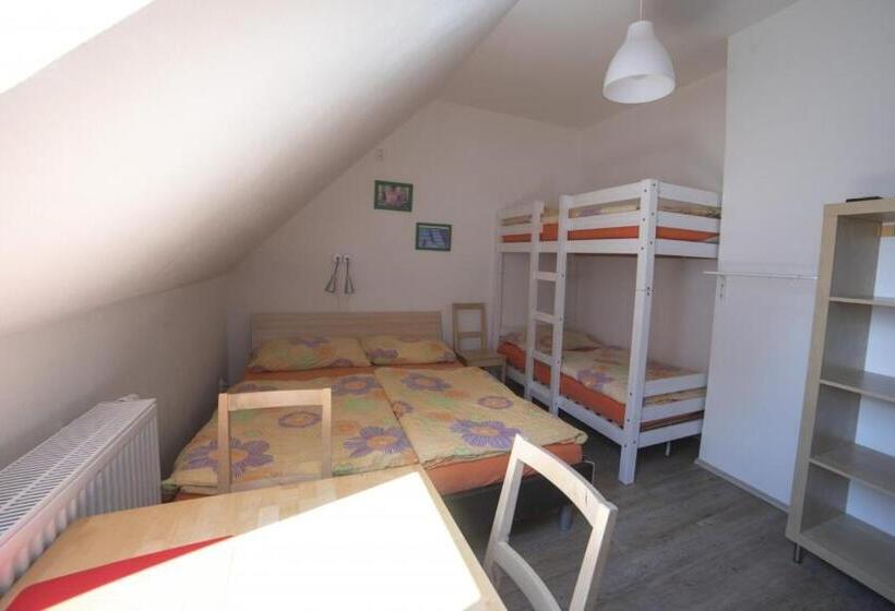 スタンダード４人部屋, Ubytování Na Hrázi