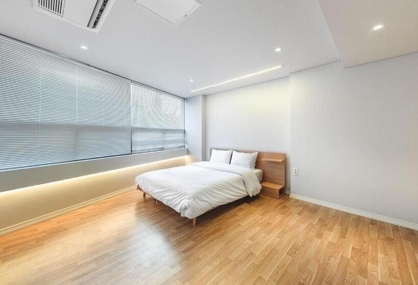 اتاق خانوادگی, Yeosu Jinnam Mansion Pension