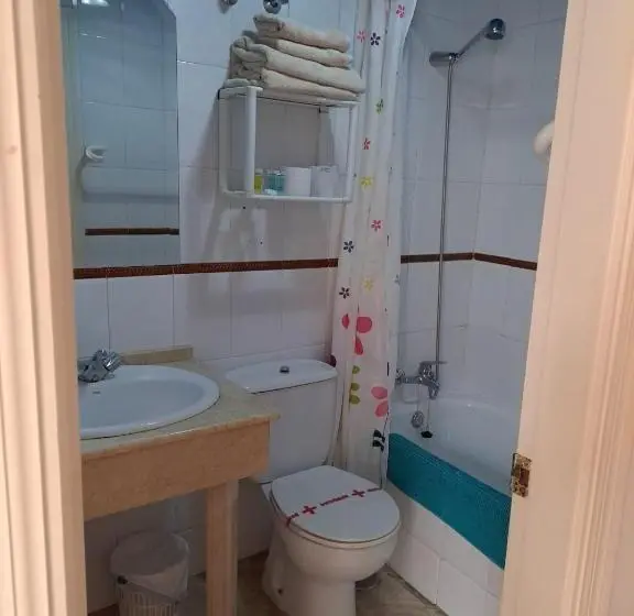 Standardrum, Hostal Montys
