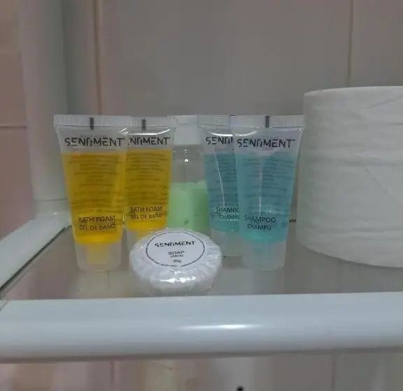 Standard Trippelrum, Hostal Montys
