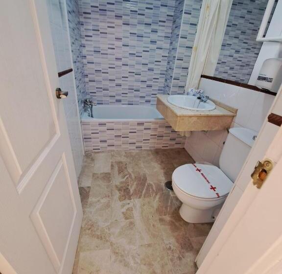 اتاق استاندارد سه نفره, Hostal Montys