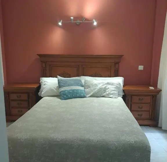 Juniorsvit, Hostal Montys