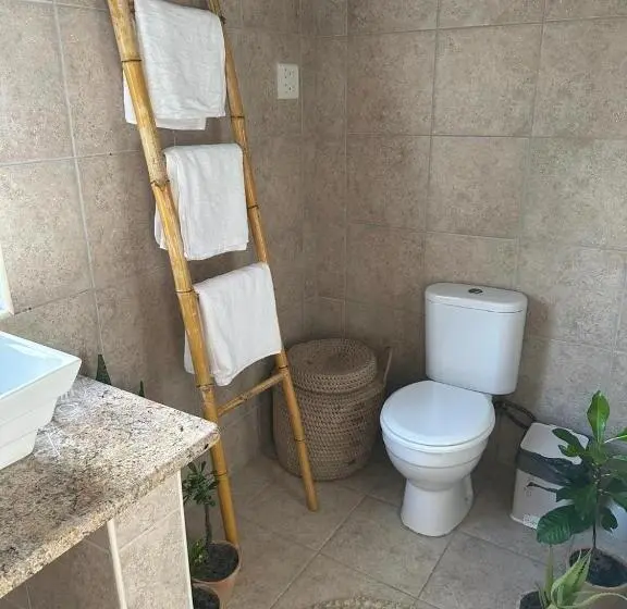 ルームシェアのワンベッド, Lehani Beach Hostel