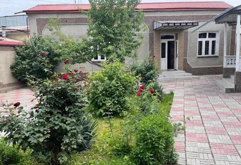 اتاق استاندارد سه تخته با چشم‌انداز باغ, Hostel Old Street