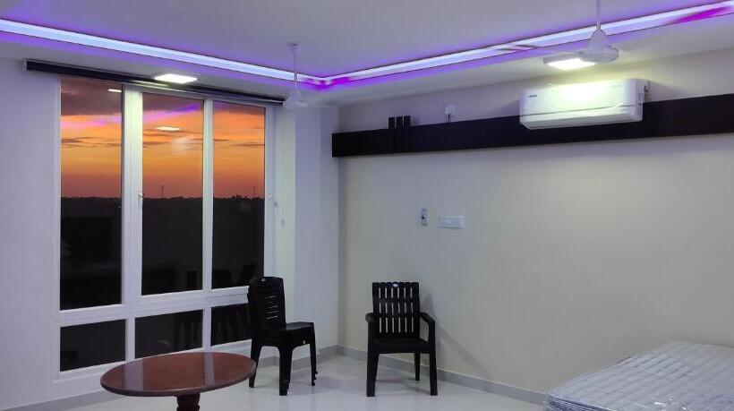 Люкс, Riya Residency