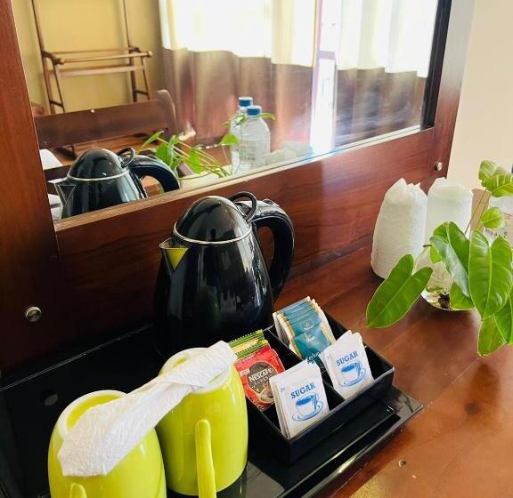 带阳台的豪华间, The Cave By Blue Bird