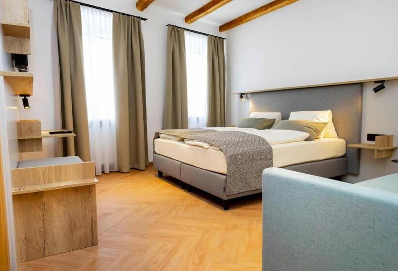 חדר משפחתי, Zum Lenz