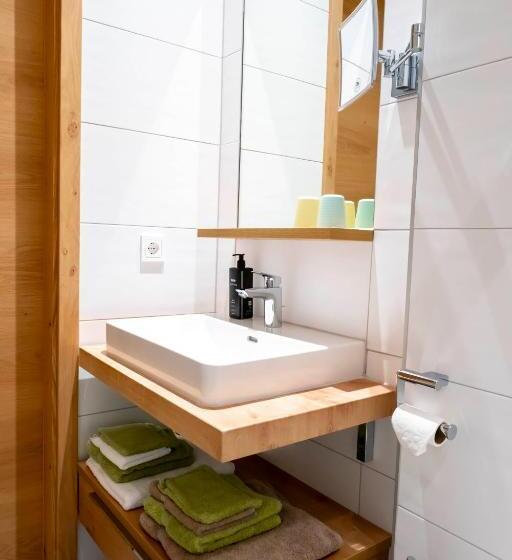 חדר סטנדרט, Zum Lenz