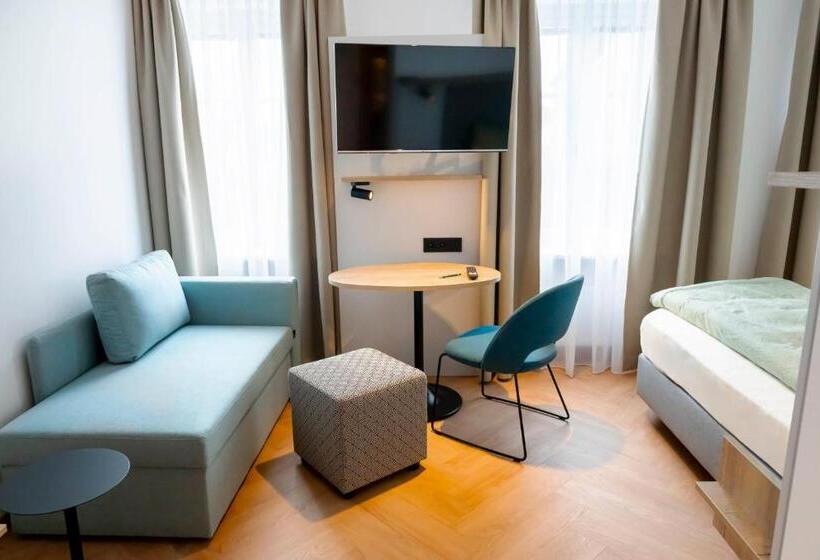 标准三人间, Zum Lenz