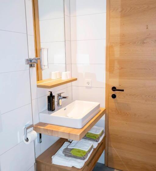 标准三人间, Zum Lenz