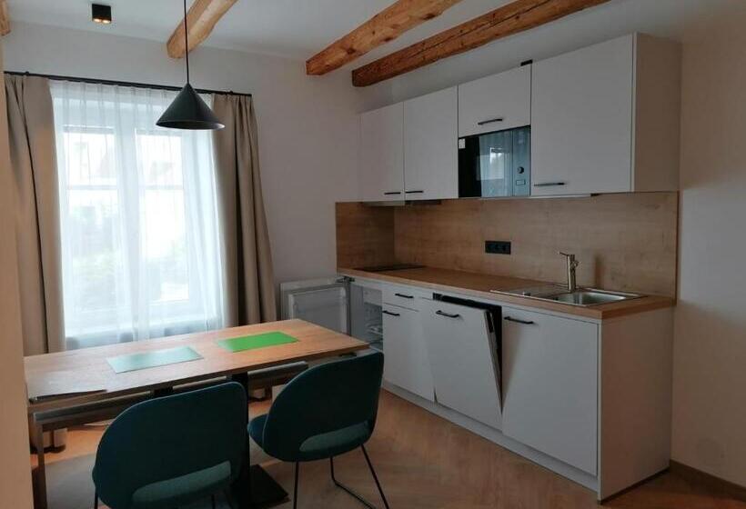 חדר סטנדרט לארבעה, Zum Lenz