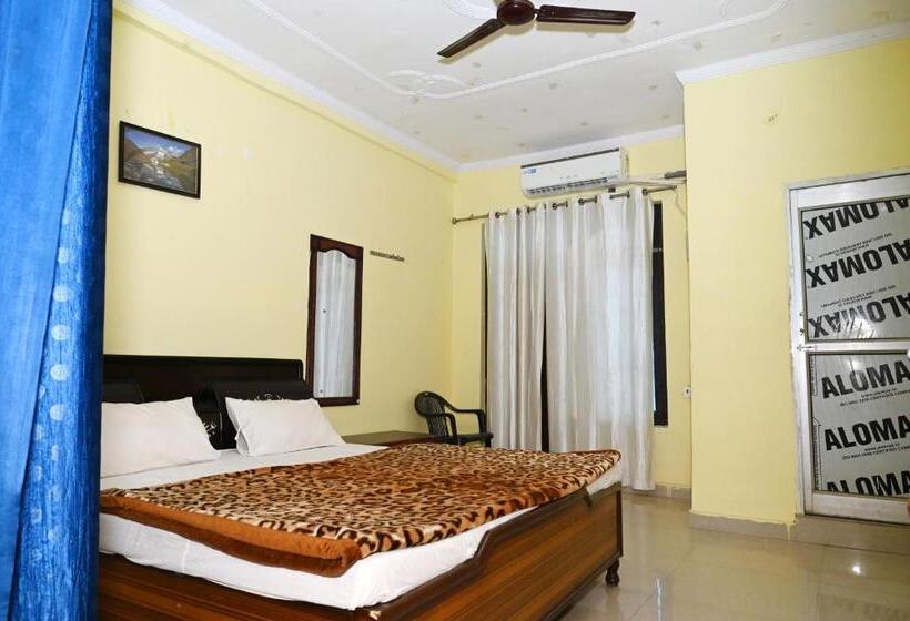 חדר דחוקס עם מיטת קינג, Shumagalam