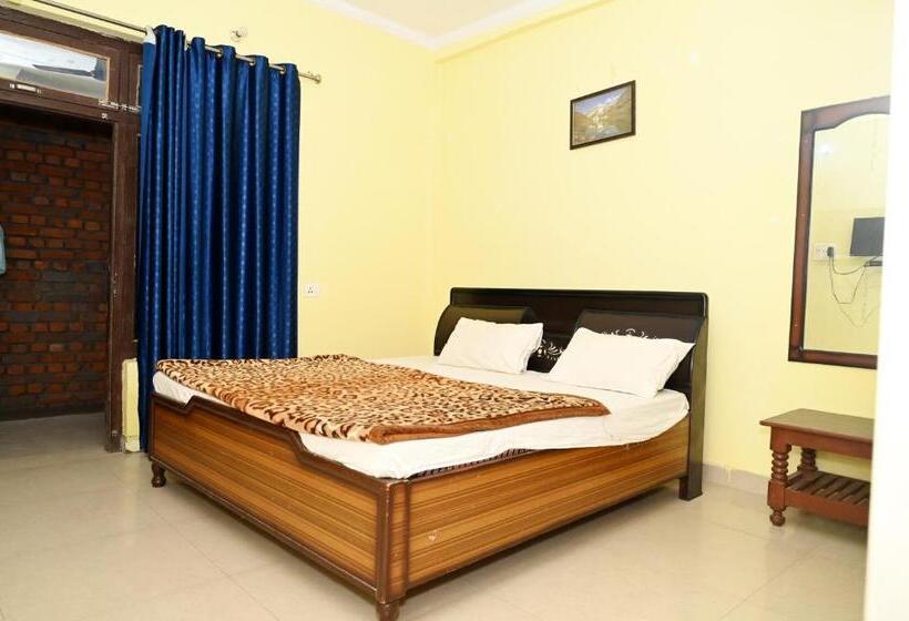 חדר דחוקס עם מיטת קינג, Shumagalam