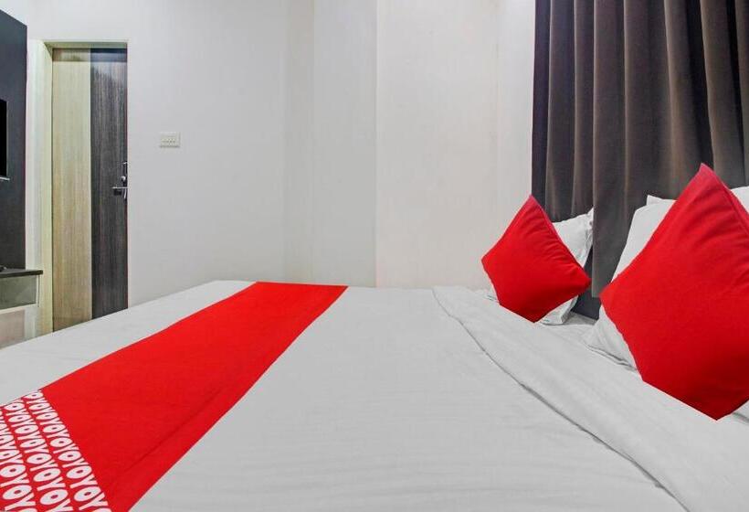 トリプルクラシックルーム, Oyo Hotel Grand Inn