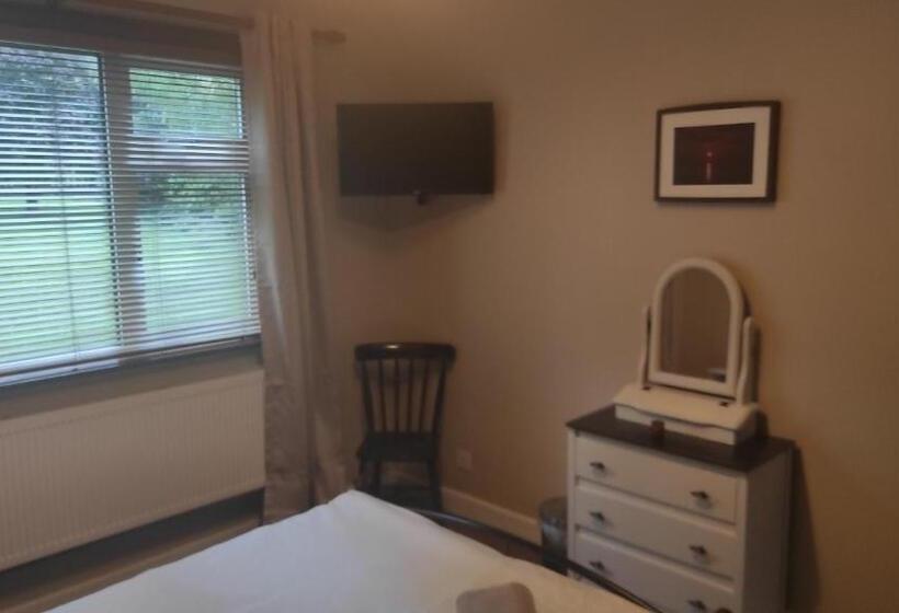 Номер Стандарт, Retreat By The Feale