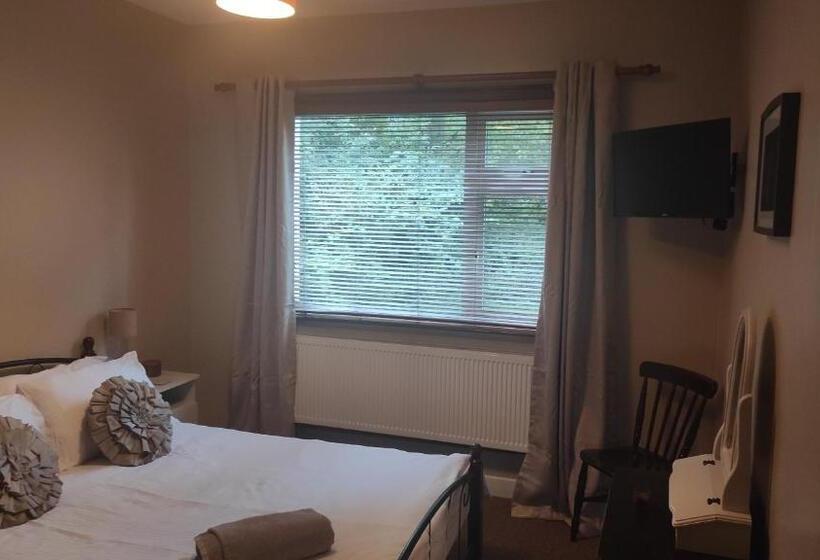 Номер Стандарт, Retreat By The Feale