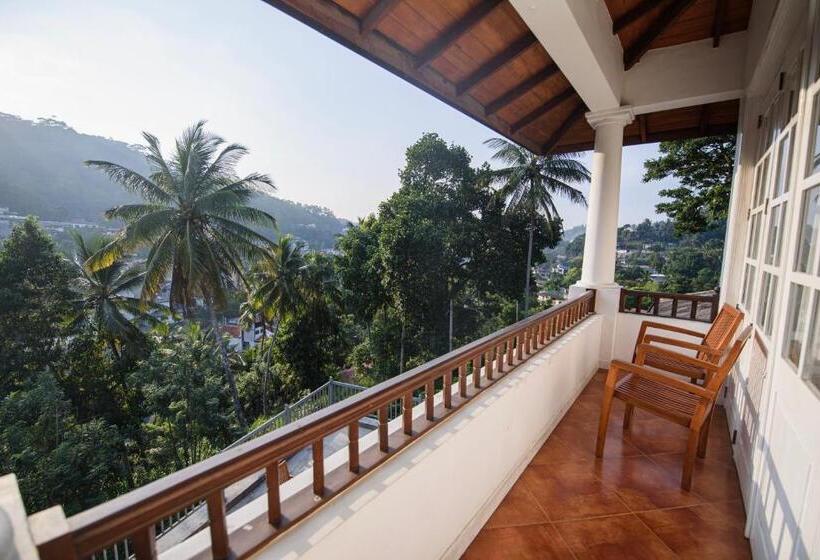 חדר סטנדרט לשלושה, Kingsman House