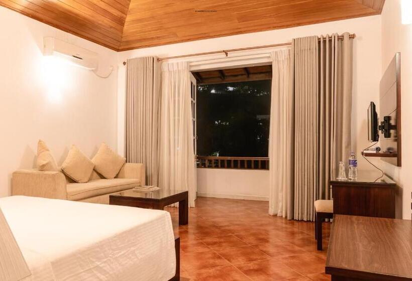 חדר סטנדרט לשלושה, Kingsman House