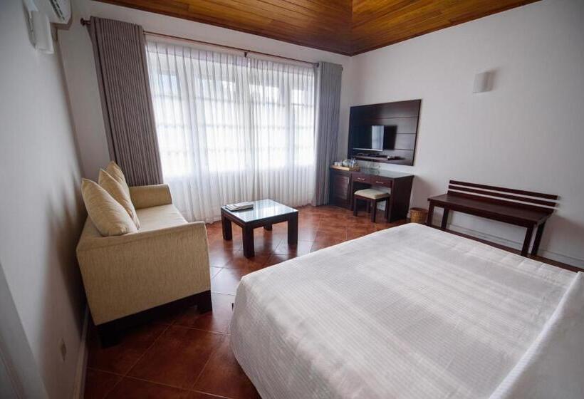 חדר סטנדרט לשלושה, Kingsman House