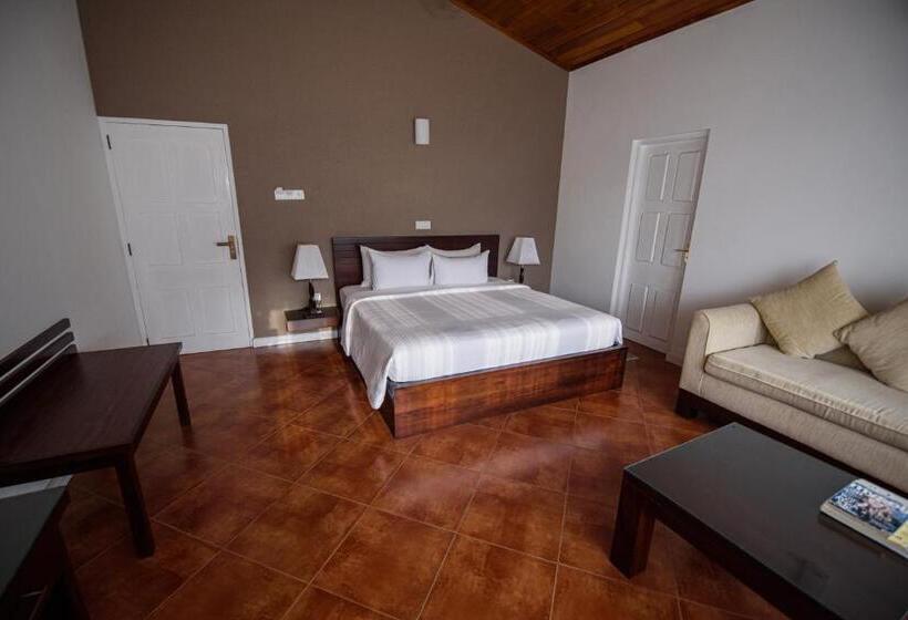 חדר סטנדרט לשלושה, Kingsman House