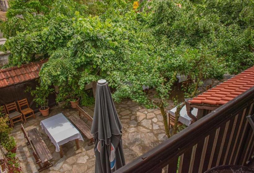 Номер Стандарт, алексова къща