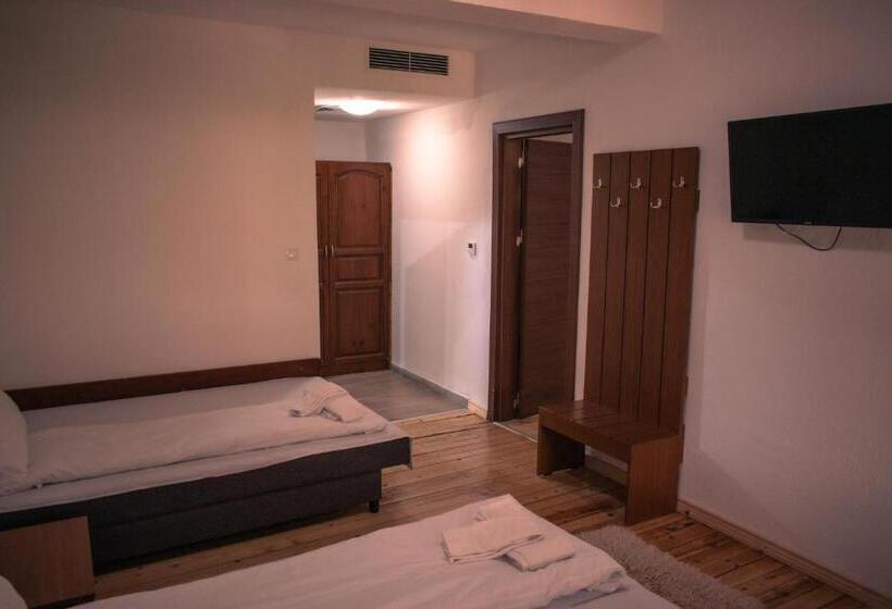 Family Suite, алексова къща