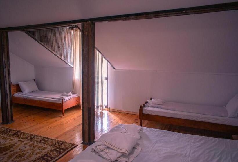 Family Suite, алексова къща