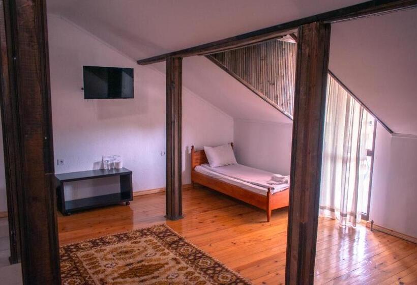 Family Suite, алексова къща